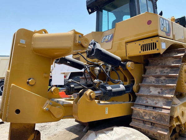 CATERPILLAR D8 BULLDOZER C/W RIPPER