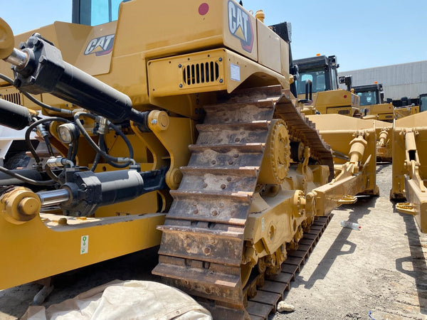 CATERPILLAR D8 BULLDOZER C/W RIPPER