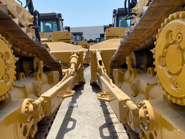 CATERPILLAR D8 BULLDOZER C/W RIPPER