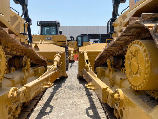 CATERPILLAR D8 BULLDOZER C/W RIPPER