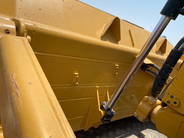 CATERPILLAR D8 BULLDOZER C/W RIPPER